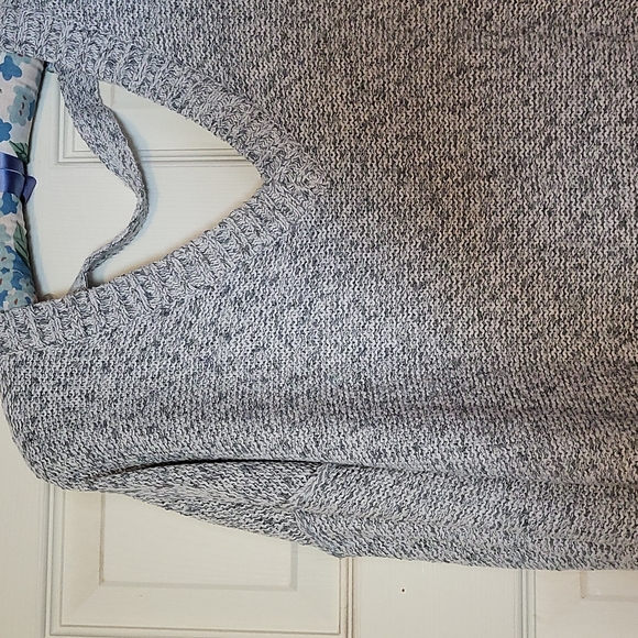 Plus size woman's sweater - Picture 2 of 4